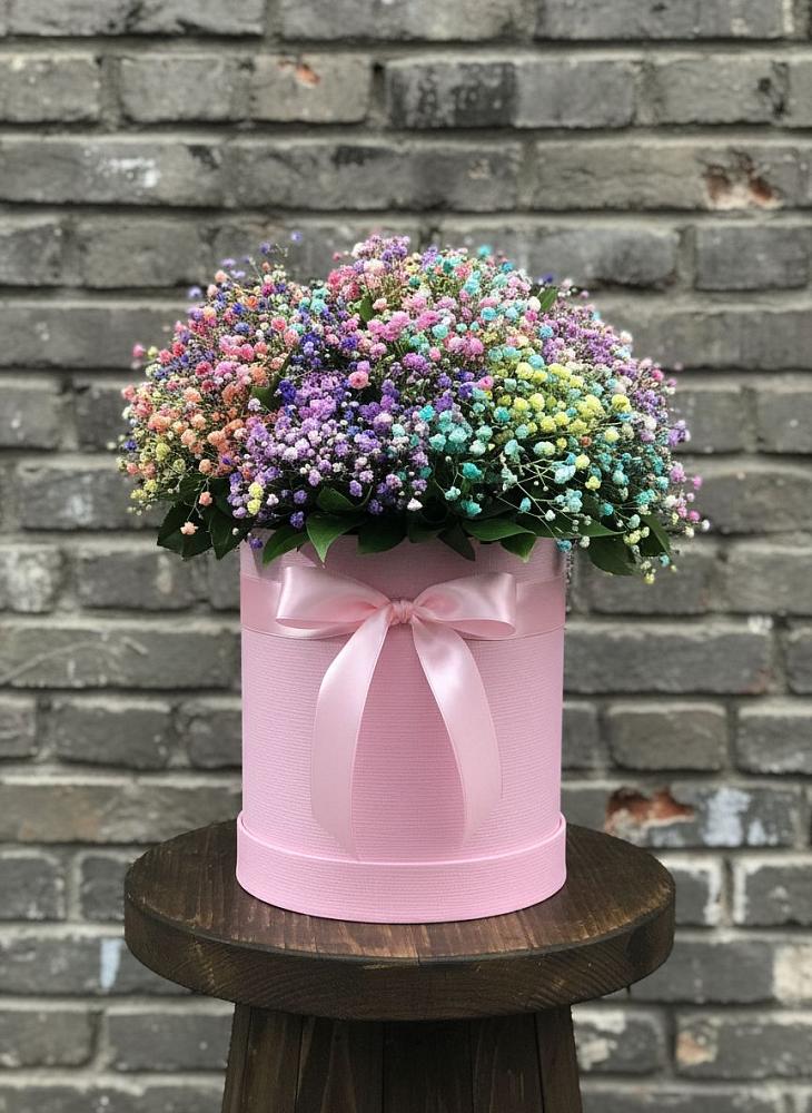 Цветочная композиция из Гипсофила и Розы в шляпной коробке в Ковалево