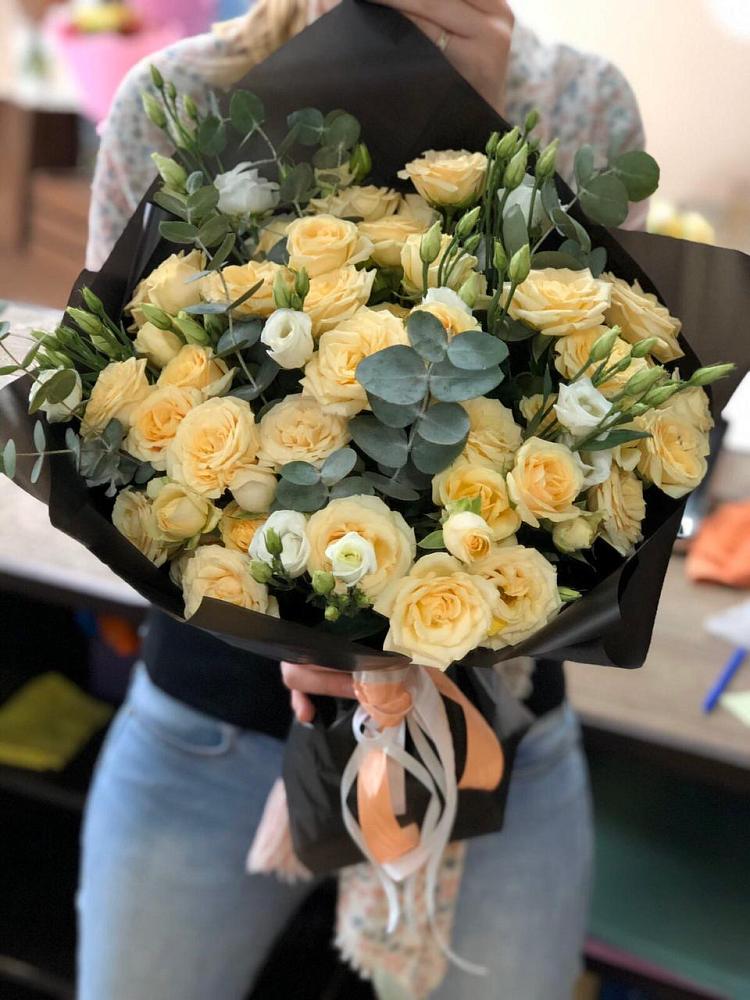 Букет цветов из: Розы и Лизиантусы в Ковалево