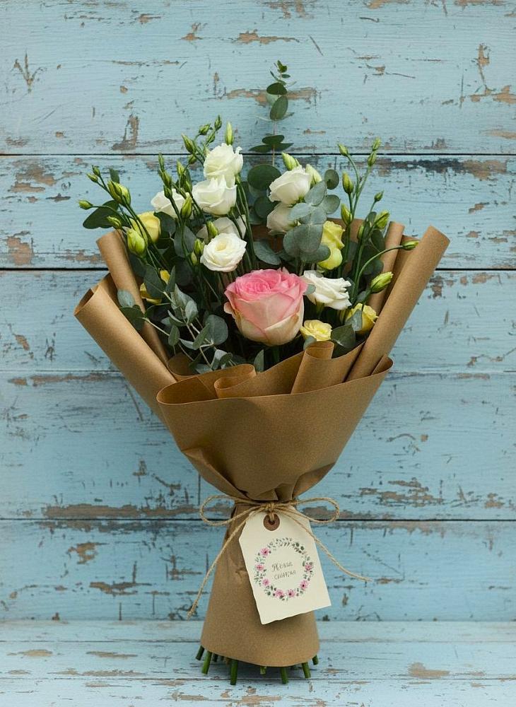 Букет цветов из: Розы и Лизиантусы в Ковалево