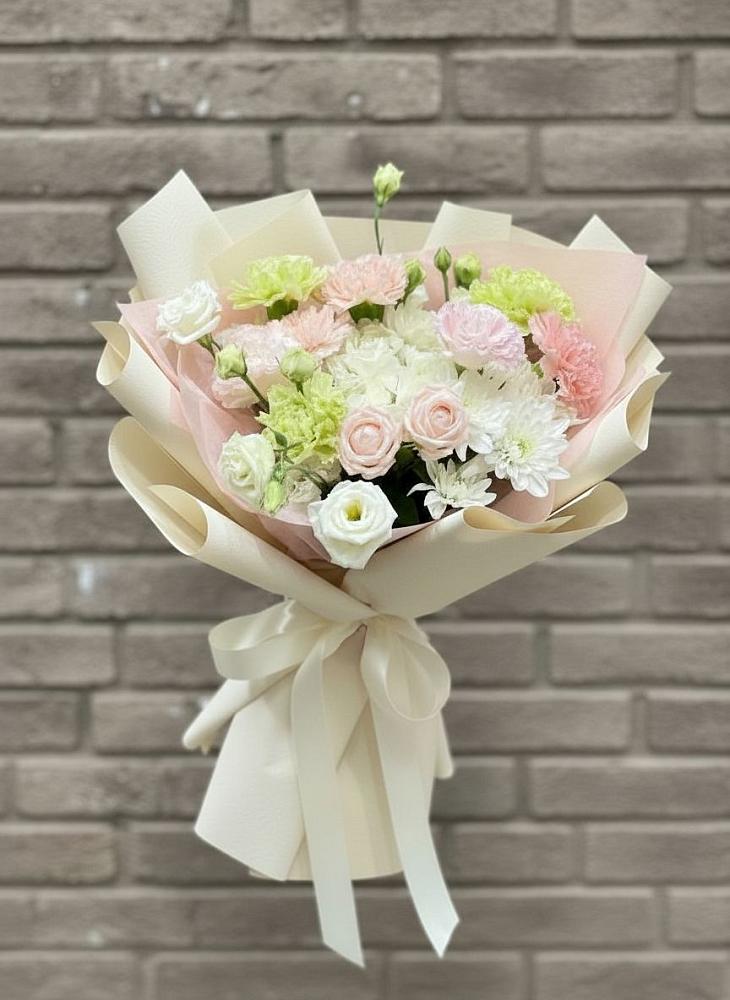 Букет цветов из: Гвоздики, Розы, Лизиантусы и Хризантемы в Ковалево