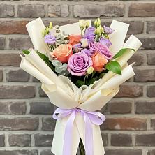 Букет цветов из:  Лизиантусы и Розы в Ковалево