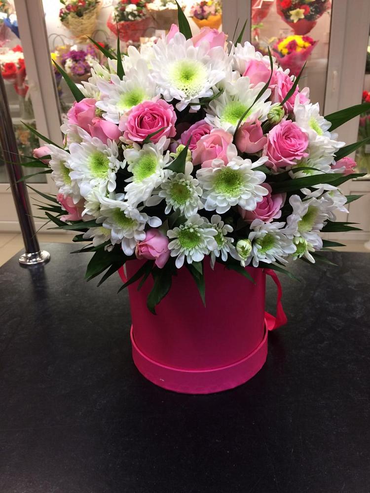 Цветочная композиция из Розы и Хризантемы в шляпной коробке в Ковалево