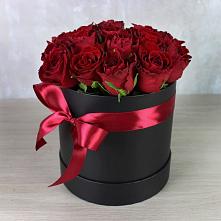 Цветочная композиция из Розы в шляпной коробке в Ковалево