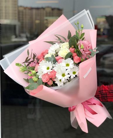 Букет цветов из: Розы, Лизиантусы и Хризантемы в Ковалево
